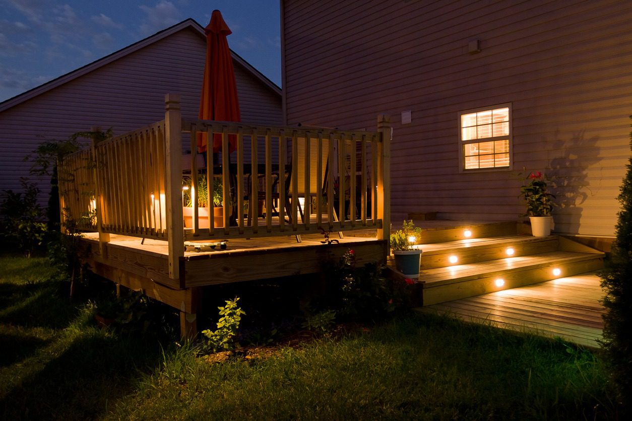 4 Ways to Add Attractive Deck Lighting